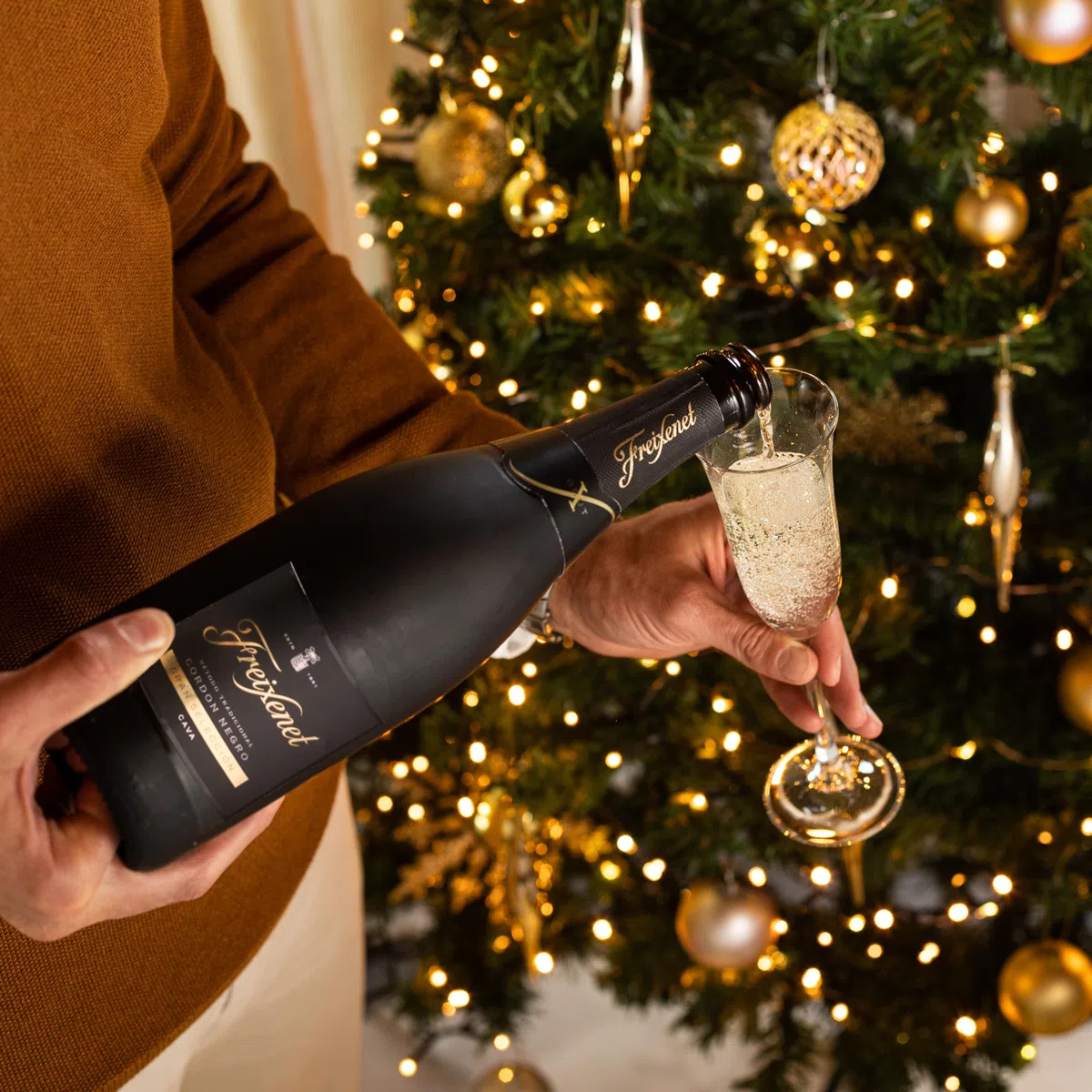 Freixenet Cava Cordón Negro Brut, estuche 2 botellas y 2 copas