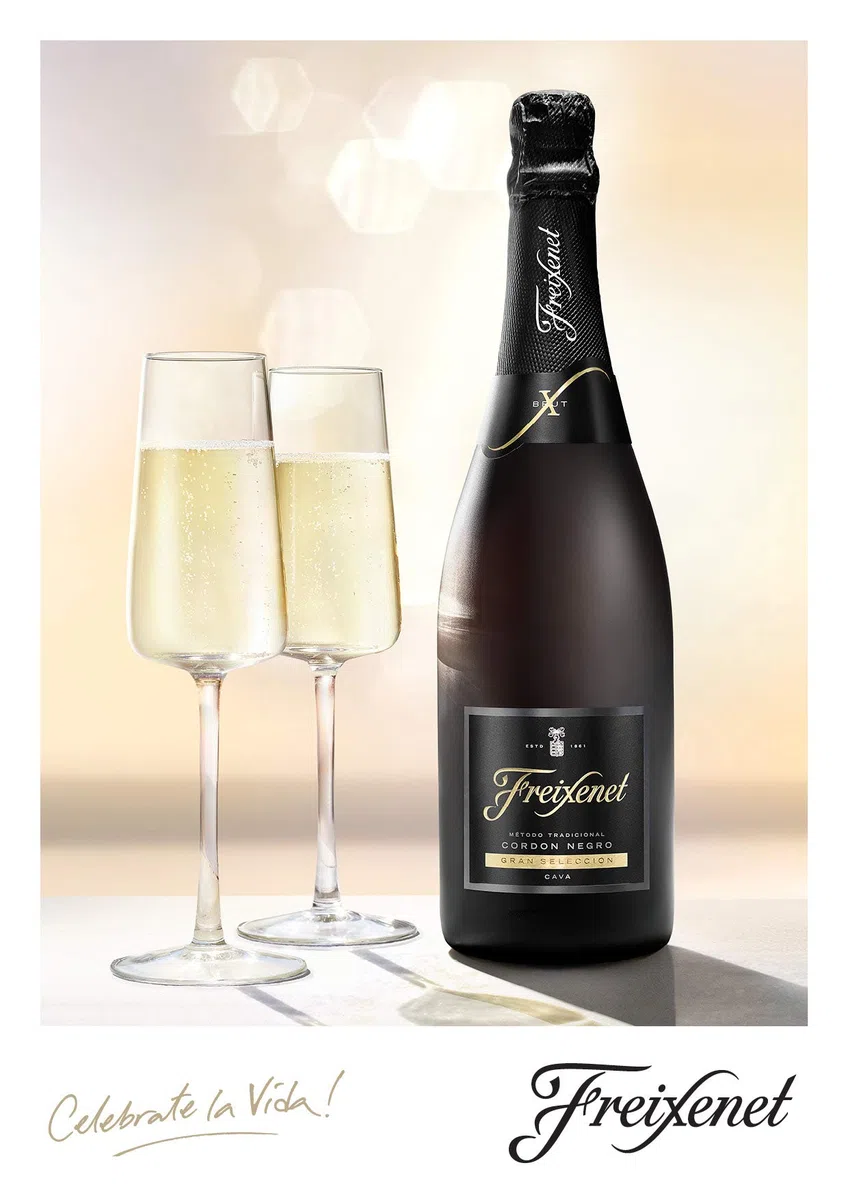 Freixenet Cava Cordón Negro Brut, estuche 2 botellas y 2 copas
